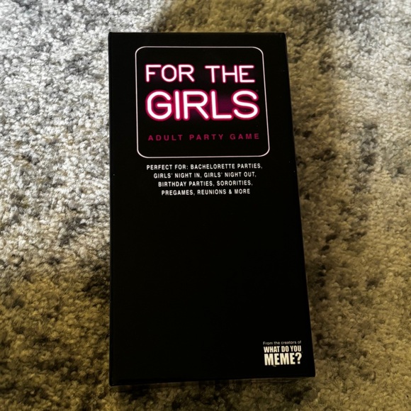 NIB For The Girls Adult Party Game 400 Cards 1 Die - Picture 2 of 7